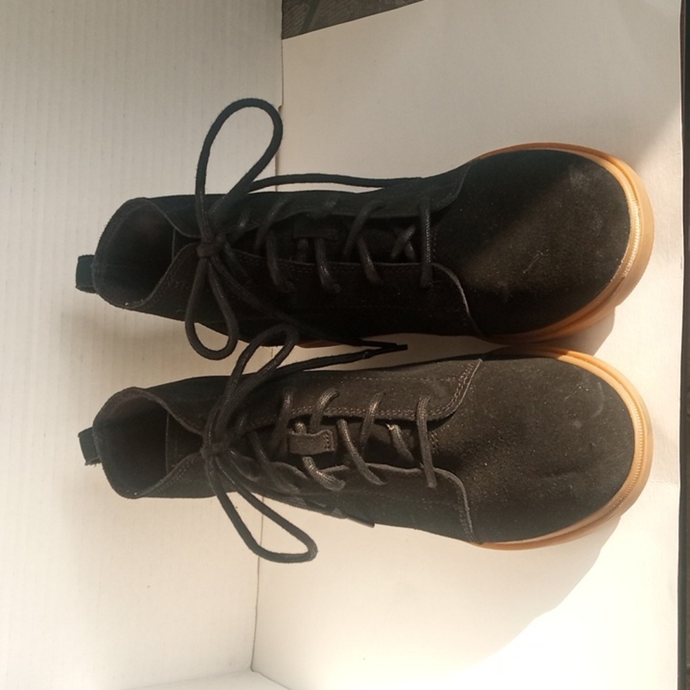 Sorel  8.5 Women's Black lace up  Waterproof molded rubber sole suede bootie .